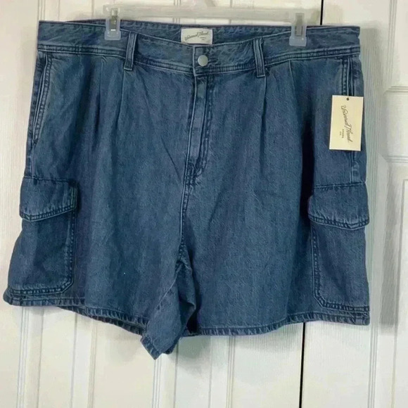 Universal Thread Women's High-Rise Denim Cargo Shorts - Medium Wash - Size 22 - Picture 11 of 12